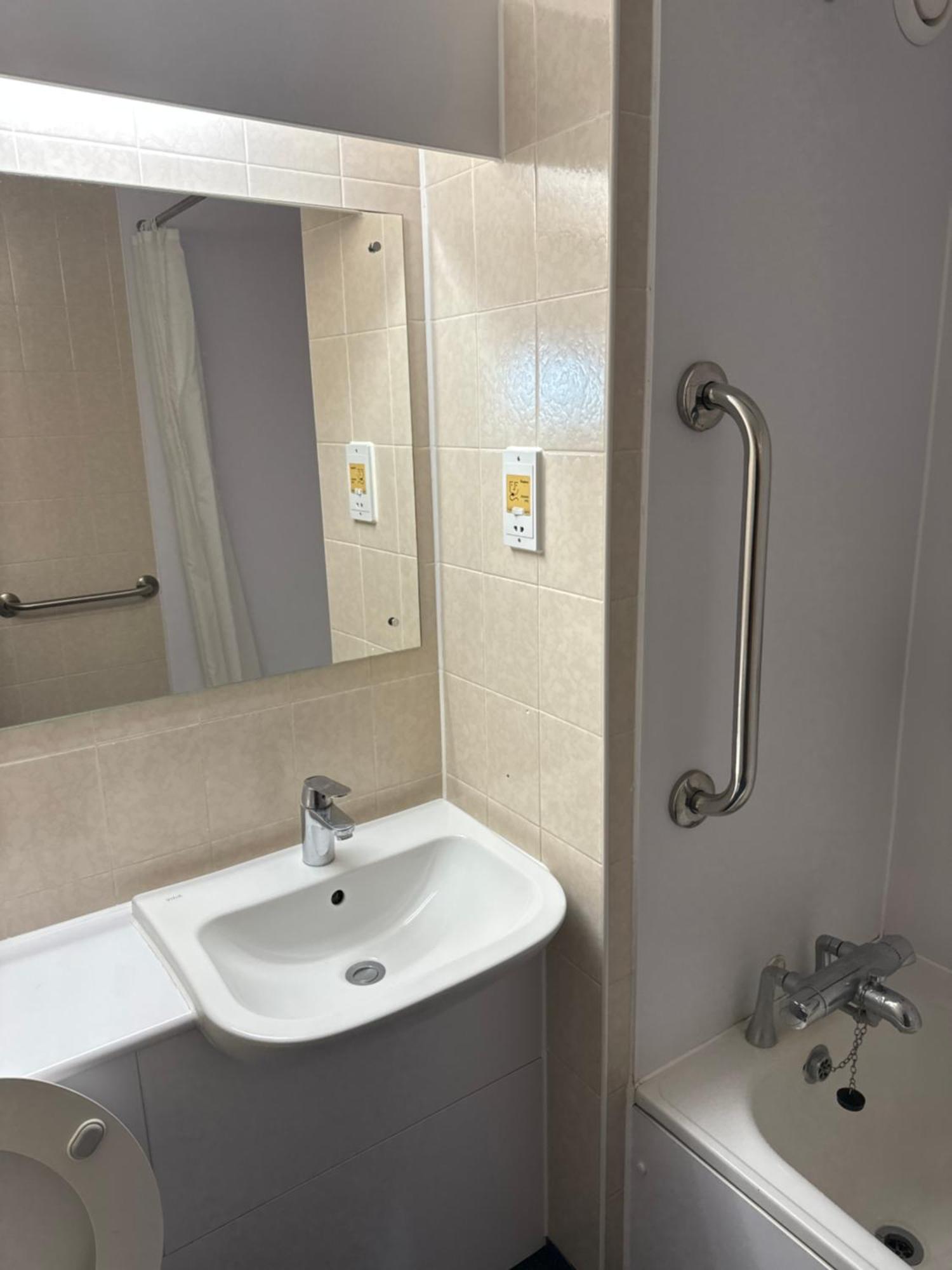 Thurrock Hotel M25 Services Aveley Buitenkant foto