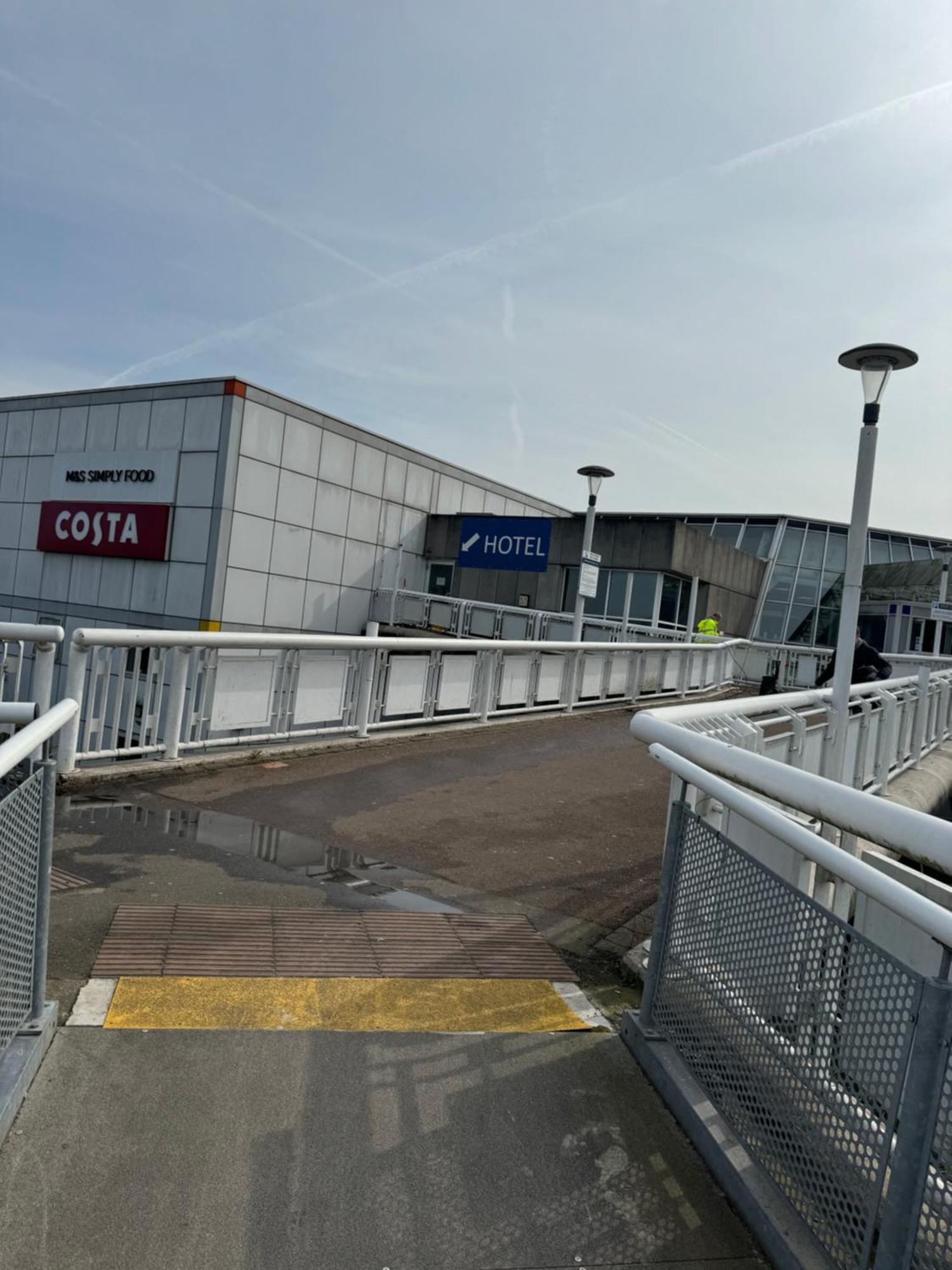 Thurrock Hotel M25 Services Aveley Buitenkant foto